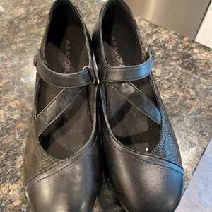 Aravon Women's Phyllis - AR Dress Pump Size 9.5